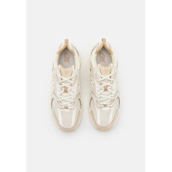 New Balance MR530 UNISEX Baskets basses bone
