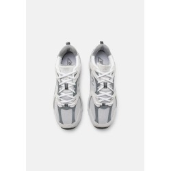 New Balance MR530 UNISEX Baskets basses grey