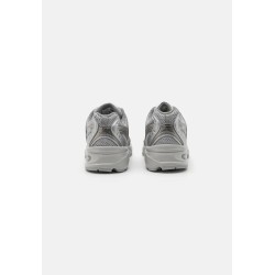 New Balance MR530 UNISEX Baskets silver-coloured