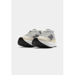 New Balance FUELCELL REBEL V5 Chaussures de running sur route linen