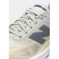 New Balance FUELCELL REBEL V5 Chaussures de running sur route linen