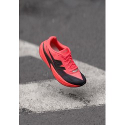 New Balance FUELCELL REBEL V5 Chaussures de running sur route neon orange/black