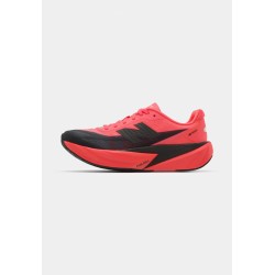 New Balance FUELCELL REBEL V5 Chaussures de running sur route neon orange/black