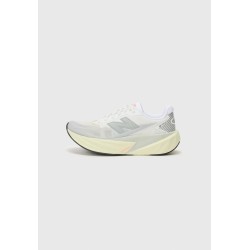 New Balance FUELCELL REBEL V5 Chaussures de running sur route raincloud