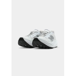 New Balance FUELCELL REBEL V5 Chaussures de running sur route white/silver-coloured metallic