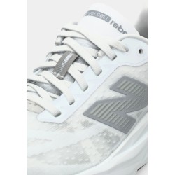 New Balance FUELCELL REBEL V5 Chaussures de running sur route white/silver-coloured metallic