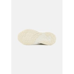 New Balance FRESH FOAM ARISHI V4 Chaussures de running sur route silver metallic